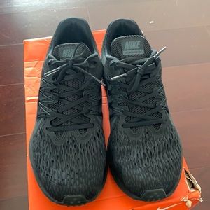 Excellent condition Nike Zoom Winflo 5 Size 9